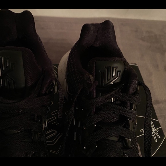 🦿🦿NIKE KYRIE LOW 2 Men’s Size 8🦿🦿 - Picture 9 of 14